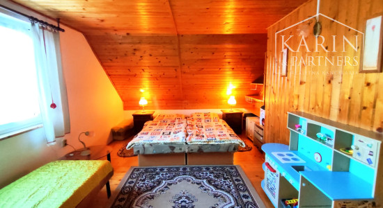 Prenájom - Štýlové bývanie s vlastnou záhradou – prenájom útulného rodinného domu v Radave