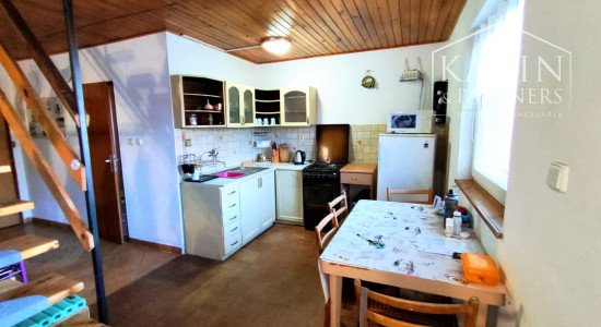 Prenájom - Štýlové bývanie s vlastnou záhradou – prenájom útulného rodinného domu v Radave