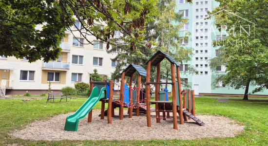 Súrne hľadám 2-izb byt s balkónom na ul. A. Kubinu v Trnave