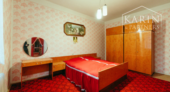 5i rodinný dom v pôvodnom stave pri lese v meste Šaštín-Stráže