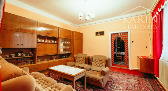 5i rodinný dom v pôvodnom stave pri lese v meste Šaštín-Stráže