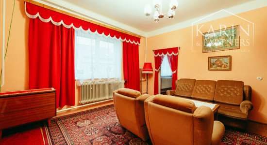 5i rodinný dom v pôvodnom stave pri lese v meste Šaštín-Stráže