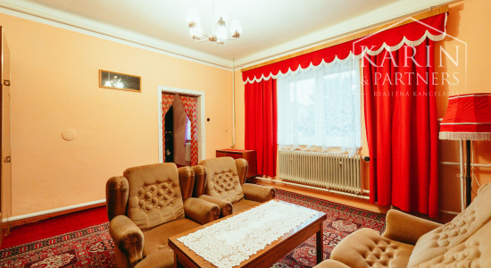 5i rodinný dom v pôvodnom stave pri lese v meste Šaštín-Stráže