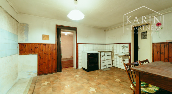 5i rodinný dom v pôvodnom stave pri lese v meste Šaštín-Stráže