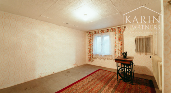 5i rodinný dom v pôvodnom stave pri lese v meste Šaštín-Stráže