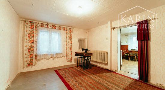 5i rodinný dom v pôvodnom stave pri lese v meste Šaštín-Stráže