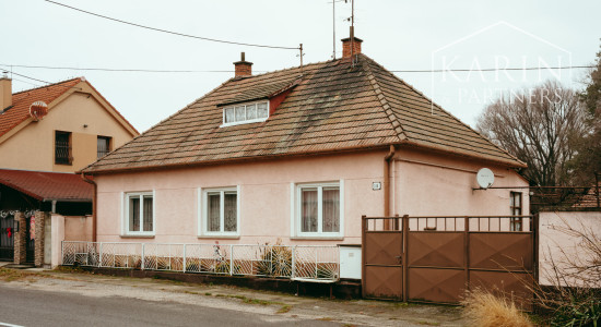 5i rodinný dom v pôvodnom stave pri lese v meste Šaštín-Stráže