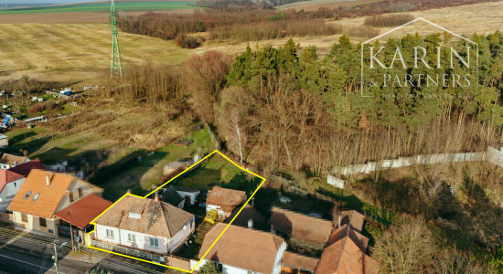 5i rodinný dom v pôvodnom stave pri lese v meste Šaštín-Stráže