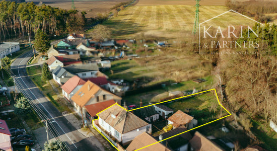 5i rodinný dom v pôvodnom stave pri lese v meste Šaštín-Stráže