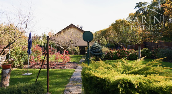 Stavebný pozemok Rača 399 m² – tichá lokalita pri lese, Pekná cesta, Bratislava