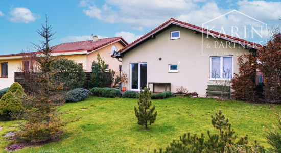 REZERVOVANÝ 3I RODINNÝ DOM S ROZĽAHOU ZÁHRADOU V POKOJNEJ LOKALITE