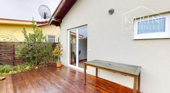 REZERVOVANÝ 3I RODINNÝ DOM S ROZĽAHOU ZÁHRADOU V POKOJNEJ LOKALITE