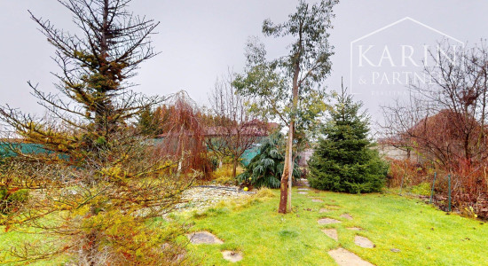 REZERVOVANÝ 3I RODINNÝ DOM S ROZĽAHOU ZÁHRADOU V POKOJNEJ LOKALITE