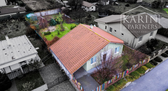 REZERVOVANÝ 3I RODINNÝ DOM S ROZĽAHOU ZÁHRADOU V POKOJNEJ LOKALITE