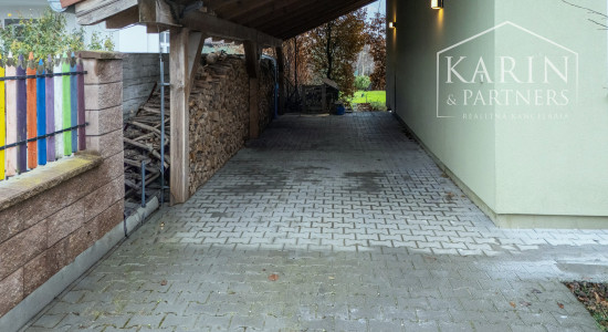 REZERVOVANÝ 3I RODINNÝ DOM S ROZĽAHOU ZÁHRADOU V POKOJNEJ LOKALITE