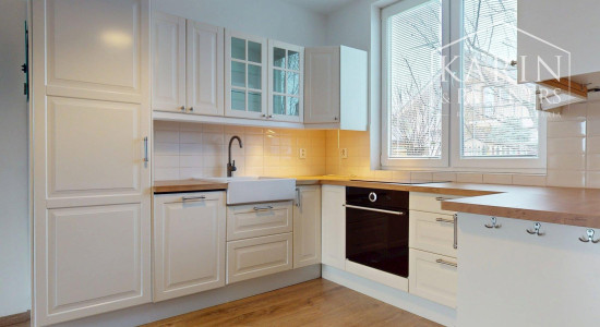 REZERVOVANÝ 3I RODINNÝ DOM S ROZĽAHOU ZÁHRADOU V POKOJNEJ LOKALITE