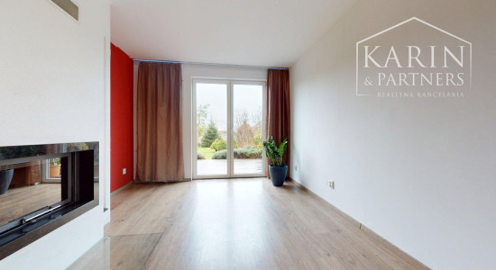 REZERVOVANÝ 3I RODINNÝ DOM S ROZĽAHOU ZÁHRADOU V POKOJNEJ LOKALITE