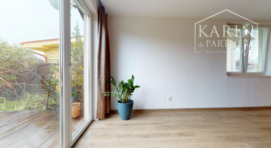 REZERVOVANÝ 3I RODINNÝ DOM S ROZĽAHOU ZÁHRADOU V POKOJNEJ LOKALITE