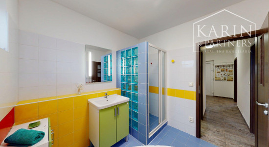 REZERVOVANÝ 3I RODINNÝ DOM S ROZĽAHOU ZÁHRADOU V POKOJNEJ LOKALITE