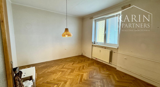 PRIESTRANNÝ 2i BYT, MIRKA NEŠPORA, HOLÍČ