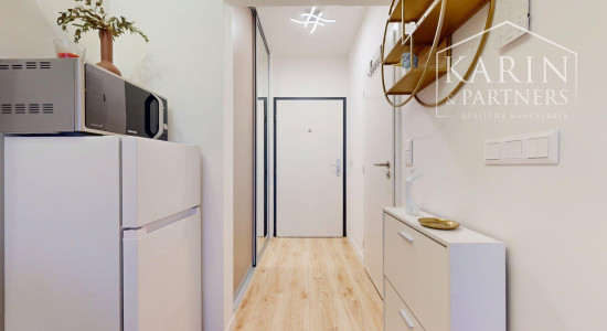 REZERVOVANÝ KOMPLETNE VKUSNE ZARIADENÝ 1I BYT S BALKÓNOM | SLNEČNICE POP