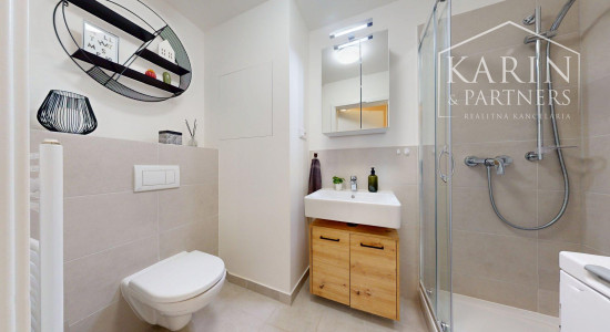 REZERVOVANÝ KOMPLETNE VKUSNE ZARIADENÝ 1I BYT S BALKÓNOM | SLNEČNICE POP