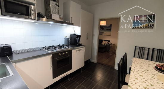 Predáme 3 izbový byt so šatníkom, komorou a balkónom, sídlisko Prednádražie, Nové Zámky