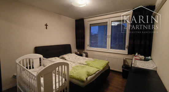 Predáme 3 izbový byt so šatníkom, komorou a balkónom, sídlisko Prednádražie, Nové Zámky