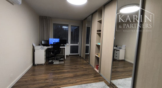 Predáme 3 izbový byt so šatníkom, komorou a balkónom, sídlisko Prednádražie, Nové Zámky