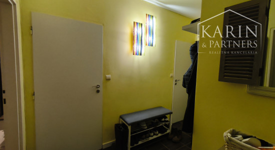 Predáme 3 izbový byt so šatníkom, komorou a balkónom, sídlisko Prednádražie, Nové Zámky