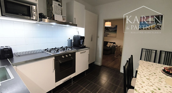 Rezervované: Predáme 3 izbový byt so šatníkom, komorou a balkónom, sídlisko Prednádražie, Nové Zámky