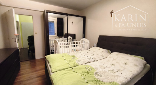 Rezervované: Predáme 3 izbový byt so šatníkom, komorou a balkónom, sídlisko Prednádražie, Nové Zámky