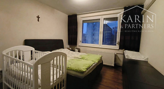 Rezervované: Predáme 3 izbový byt so šatníkom, komorou a balkónom, sídlisko Prednádražie, Nové Zámky