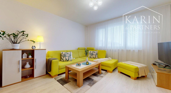 ZREKONŠTRUOVANÝ A ČIASTOČNE ZARIADENÝ 2I BYT S LODŽIOU A PIVNICOU