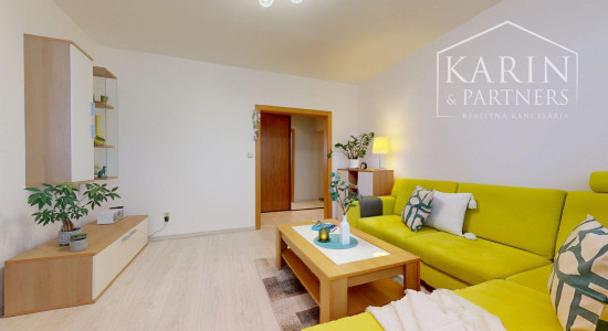 ZREKONŠTRUOVANÝ A ČIASTOČNE ZARIADENÝ 2I BYT S LODŽIOU A PIVNICOU