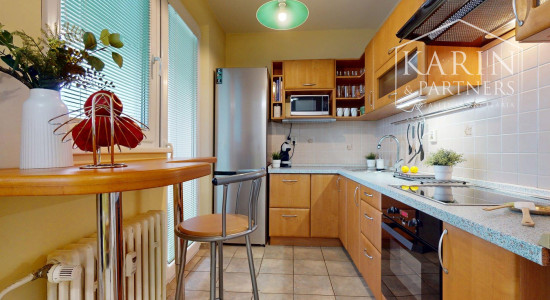 ZREKONŠTRUOVANÝ A ČIASTOČNE ZARIADENÝ 2I BYT S LODŽIOU A PIVNICOU