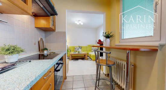 ZREKONŠTRUOVANÝ A ČIASTOČNE ZARIADENÝ 2I BYT S LODŽIOU A PIVNICOU