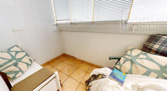 ZREKONŠTRUOVANÝ A ČIASTOČNE ZARIADENÝ 2I BYT S LODŽIOU A PIVNICOU