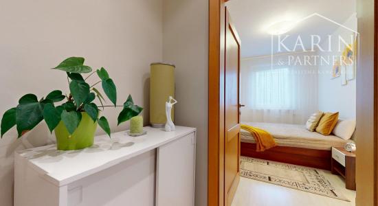 ZREKONŠTRUOVANÝ A ČIASTOČNE ZARIADENÝ 2I BYT S LODŽIOU A PIVNICOU