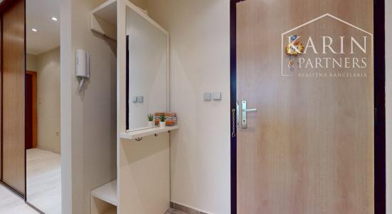 ZREKONŠTRUOVANÝ A ČIASTOČNE ZARIADENÝ 2I BYT S LODŽIOU A PIVNICOU