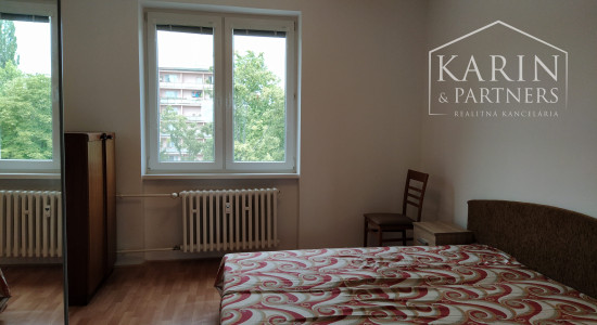 Prenájom rekonštr. 3 izb. byt 65m2 s balkónom 2m2 na Tokajíckej ul., BA II. Ružinov.