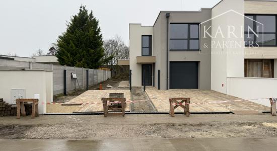 Na predaj rodinný dom, dvojdom A, v Šamoríne, ul. PodlesnÁ