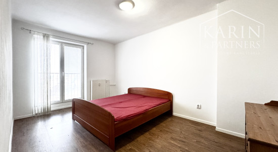 Na prenájom priestranný 2-izbový byt so zaskleným balkónom – ul. M. Nešpora, Holíč