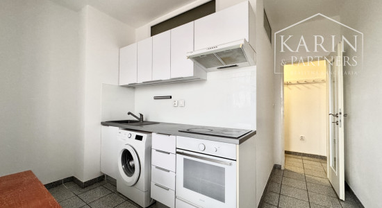 Na prenájom priestranný 2-izbový byt so zaskleným balkónom – ul. M. Nešpora, Holíč