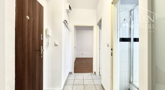 Na prenájom priestranný 2-izbový byt so zaskleným balkónom – ul. M. Nešpora, Holíč