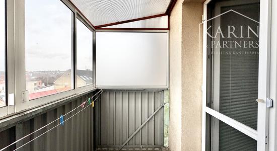 Na prenájom priestranný 2-izbový byt so zaskleným balkónom – ul. M. Nešpora, Holíč