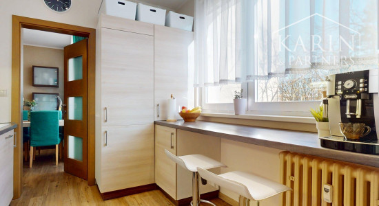 KOMPLETNE ZREKONŠTRUOVANÝ A ZARIADENÝ 4I BYT S LODŽIOU A PIVNICOU