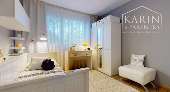 KOMPLETNE ZREKONŠTRUOVANÝ A ZARIADENÝ 4I BYT S LODŽIOU A PIVNICOU