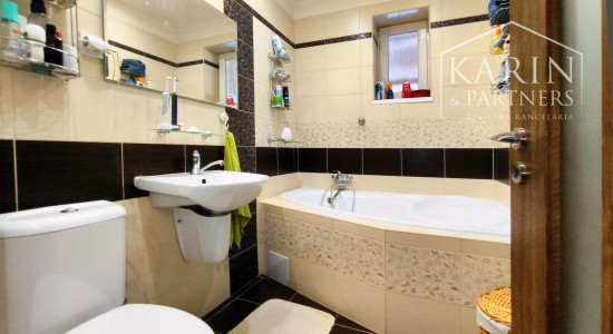 Rodinný dom 6izbový po kompl.rekonštrukcii, Nové Zámky