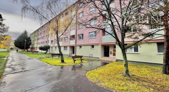 3-izbový byt na prenájom v Skalici – blízko centra, zariadený, ihneď voľný